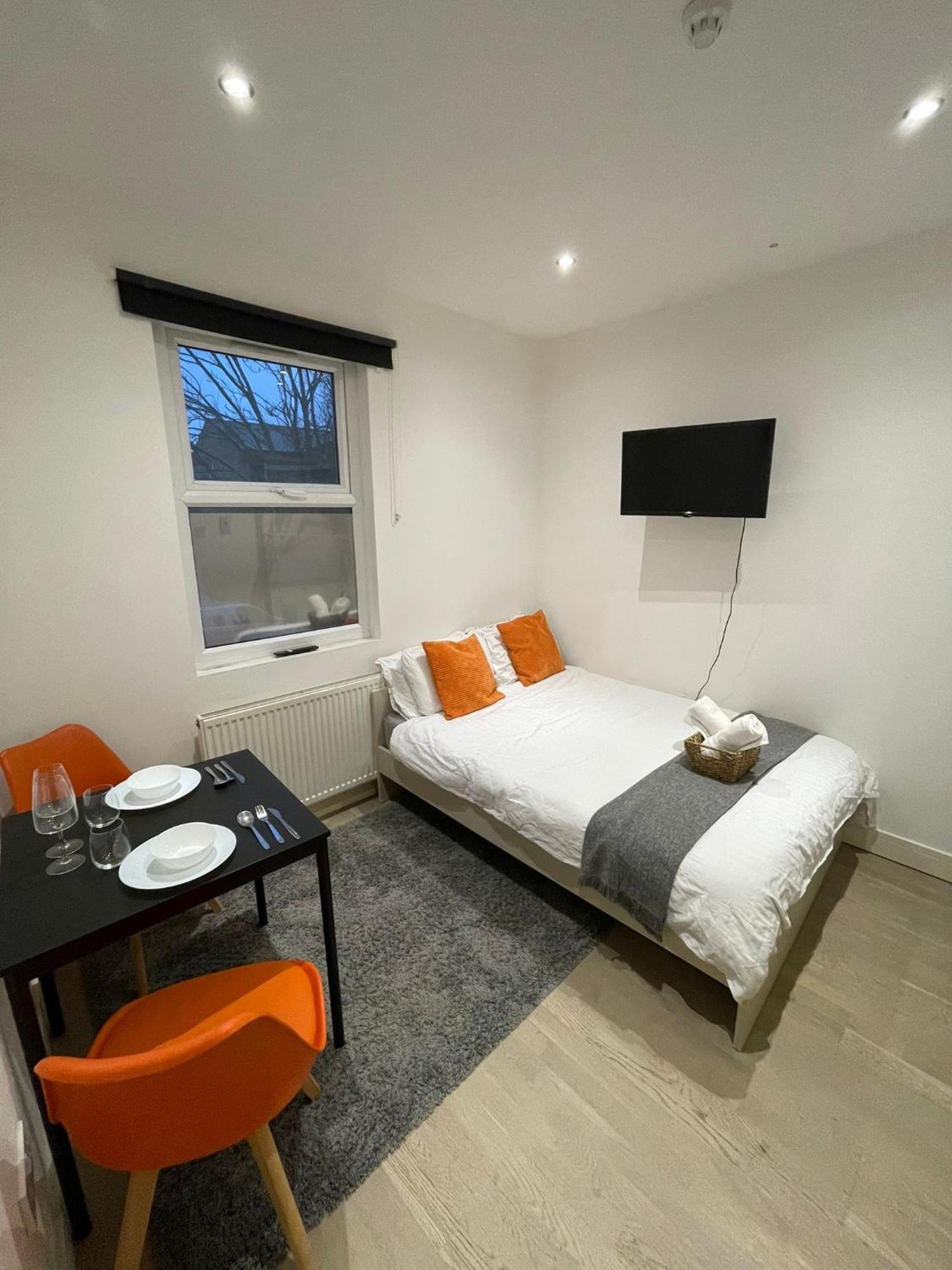 Cozy En-Suite Near Stratford Лондон Екстер'єр фото